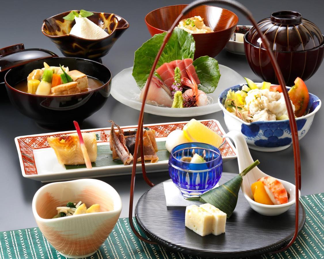 Marunouchi Hotel Tokyo Ngoại thất bức ảnh A selection of Japanese cuisine