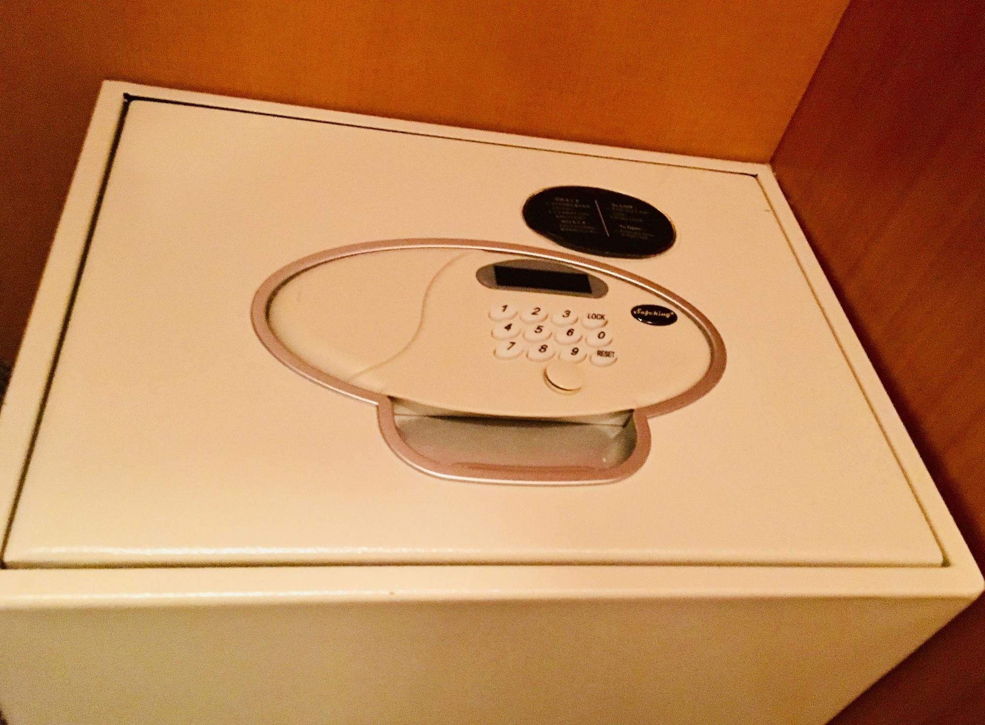 Marunouchi Hotel Tokyo Ngoại thất bức ảnh A safe