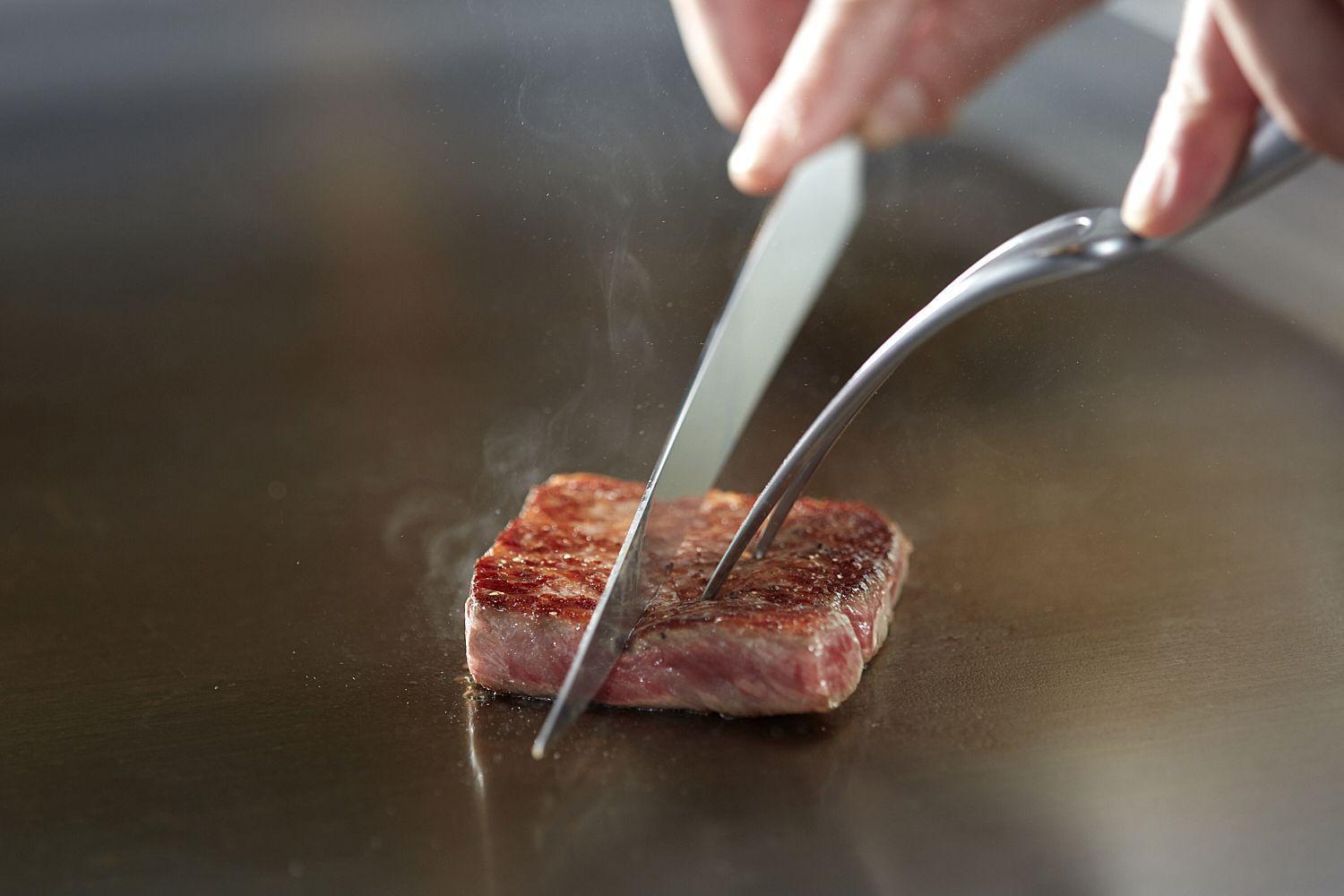 Marunouchi Hotel Tokyo Ngoại thất bức ảnh A steak being tested for doneness